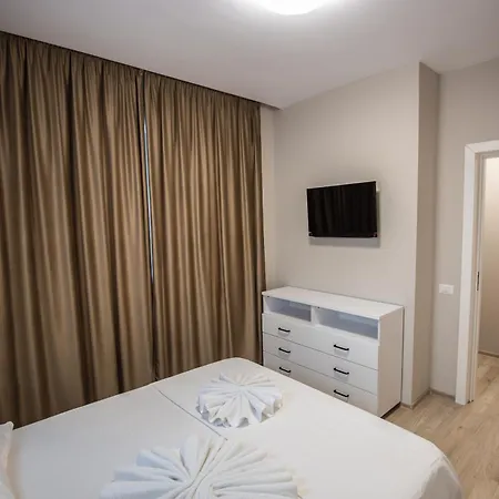 Pupa 2 * Mamaia