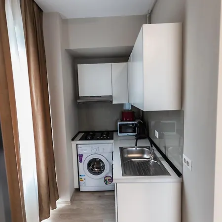 Pupa 2 * Mamaia